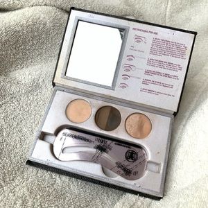 Anastasia Beverly Hills Makeup - ABH Eyebrow Kit Anastasia Beverly Hills Makeup - ABH Eyebrow Kit